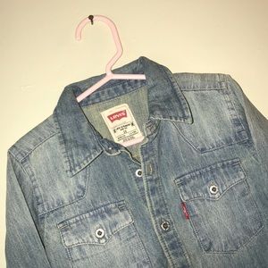 NWT Levi’s Denim Button-Down